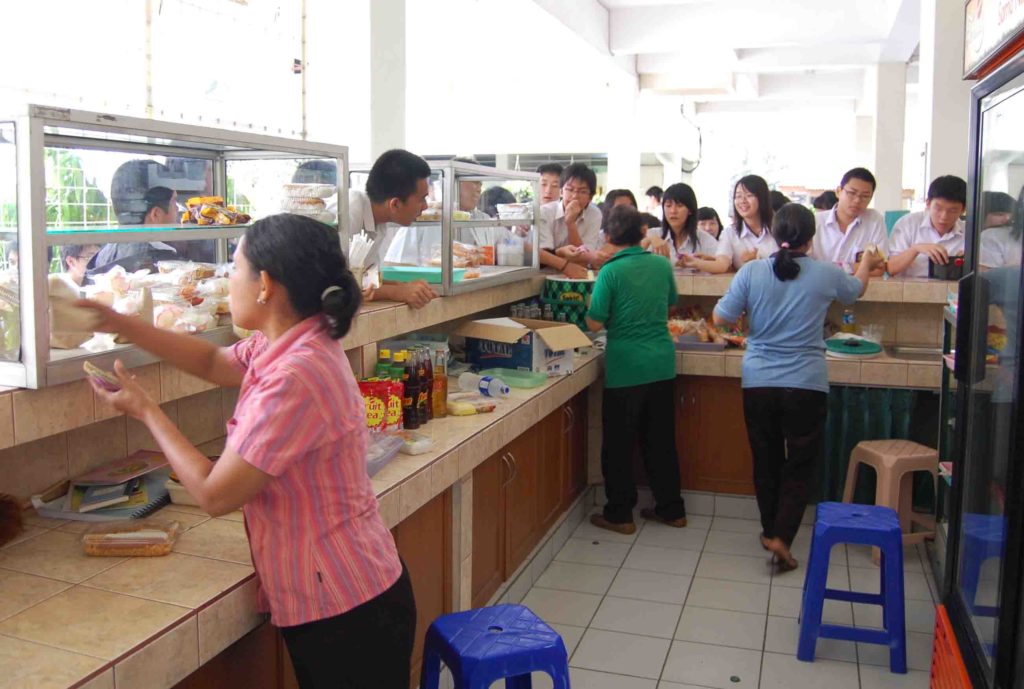 Membuka Usaha Kantin sebagai Peluang Usaha di Sekolah